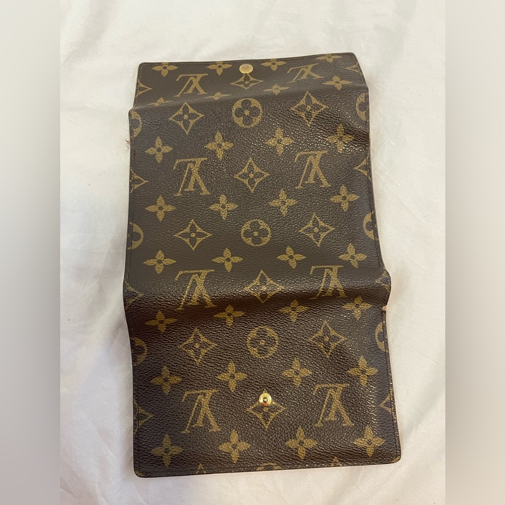 LV Wallet - Picture 4 of 11